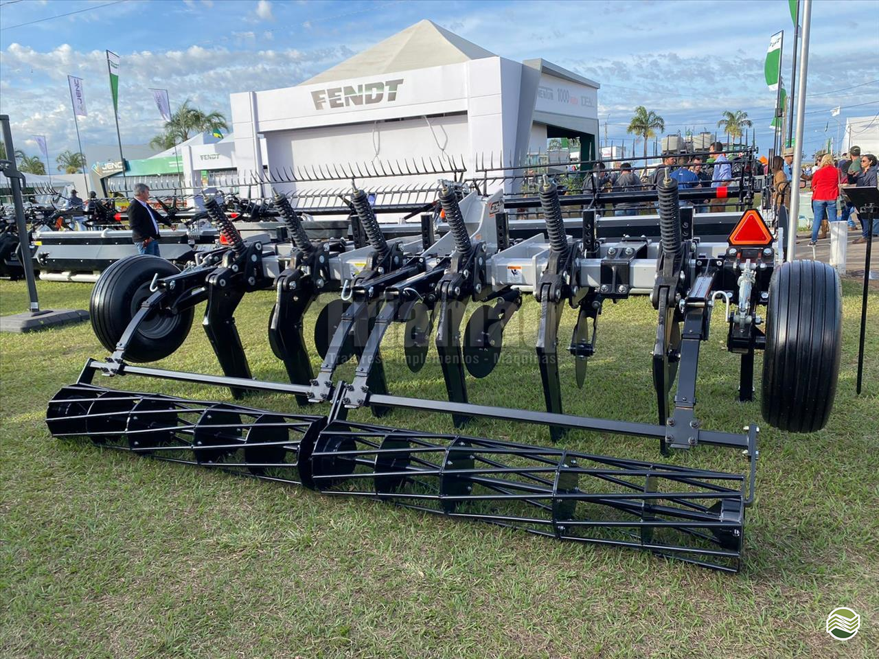 IMPLEMENTOS AGRICOLAS SUBSOLADOR 6 HASTES Triamaq Tratores UBERLANDIA MINAS GERAIS MG